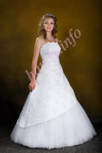 Wedding dress 166853278