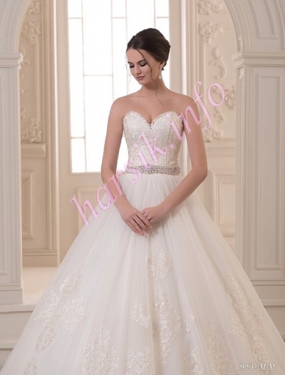 Wedding dress 556730424