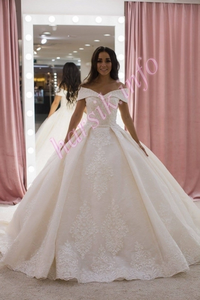 Wedding dress 332754395