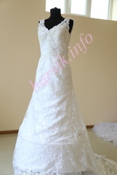 Wedding dress 118177094