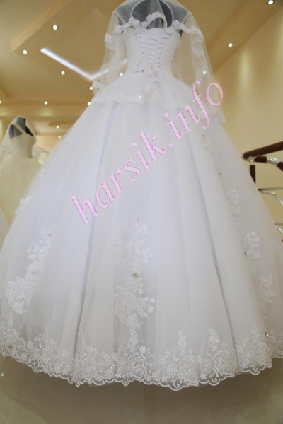 Wedding dress 643729317