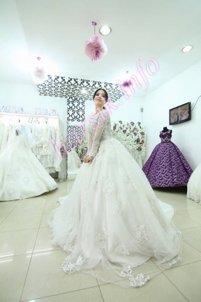 Wedding dress 137491384