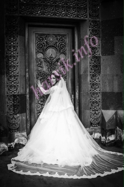Wedding dress 372628328