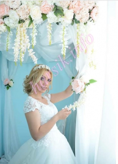 Wedding dress 525830944