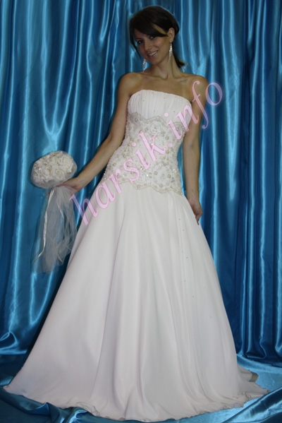 Wedding dress 477866836