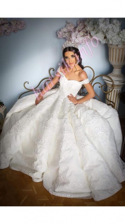 Wedding dress 170867908